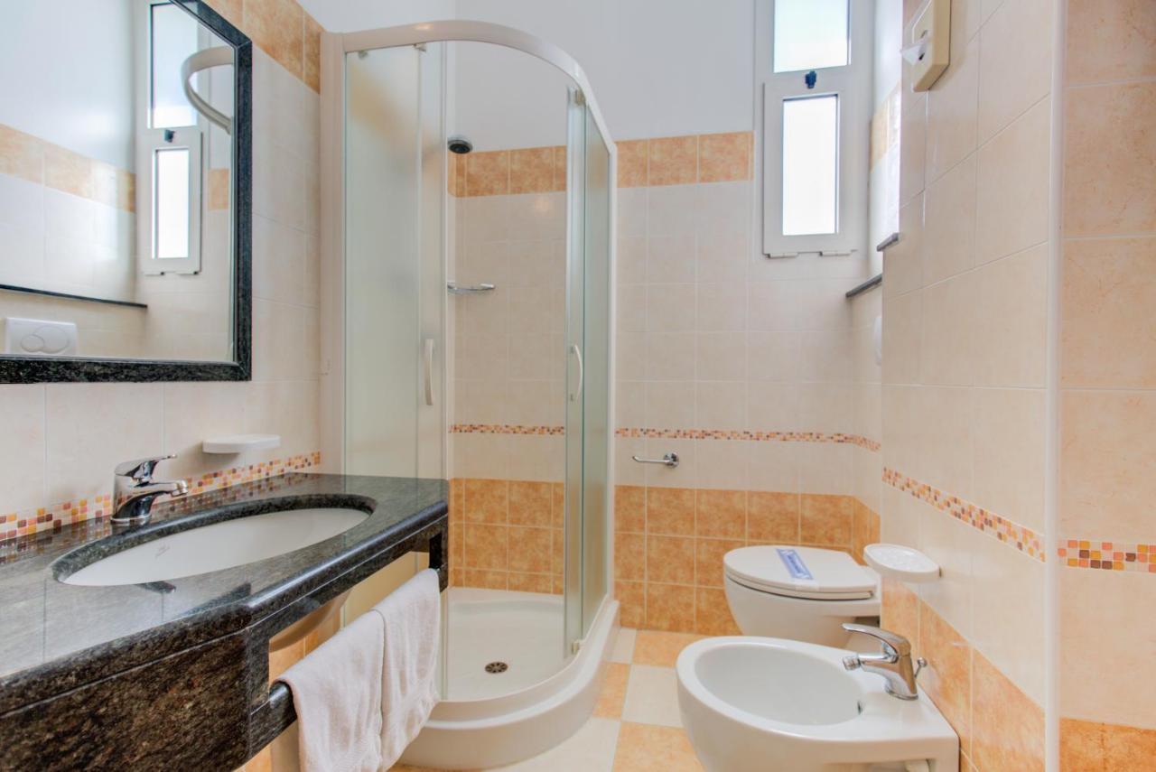 Hotel Astoria Misano Adriatico Kültér fotó