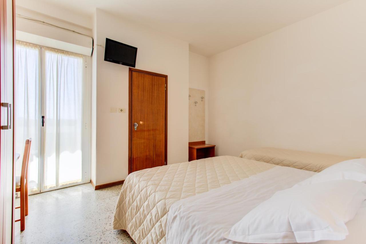 Hotel Astoria Misano Adriatico Kültér fotó