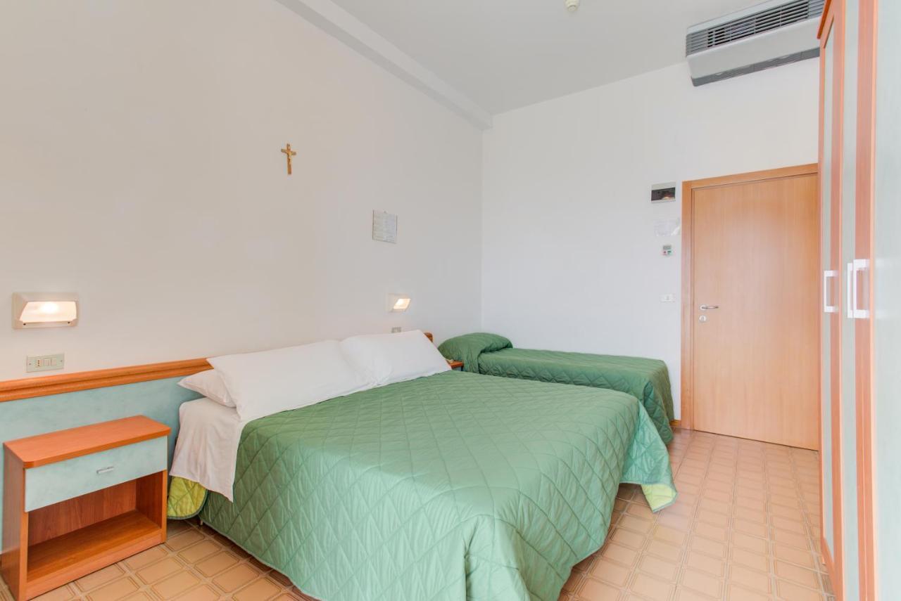 Hotel Astoria Misano Adriatico Kültér fotó