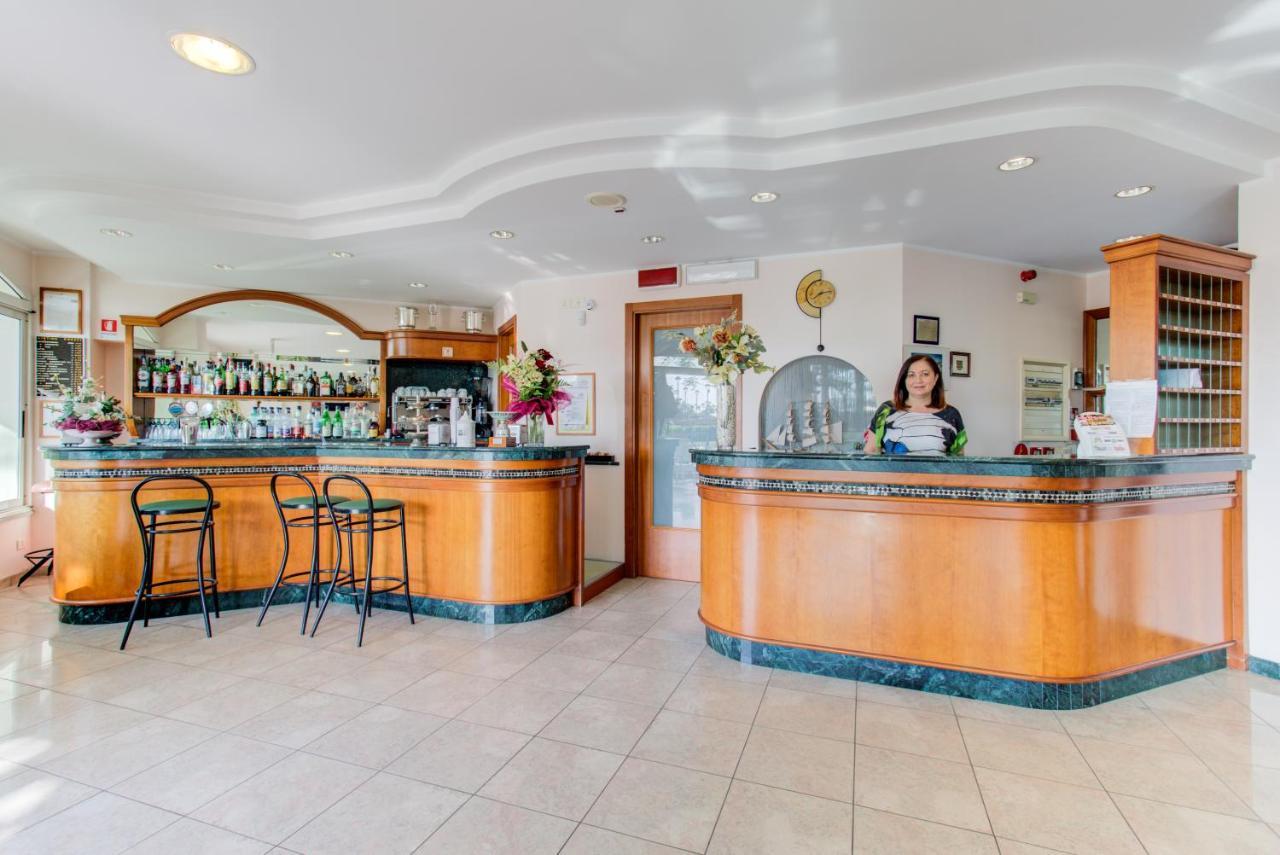 Hotel Astoria Misano Adriatico Kültér fotó